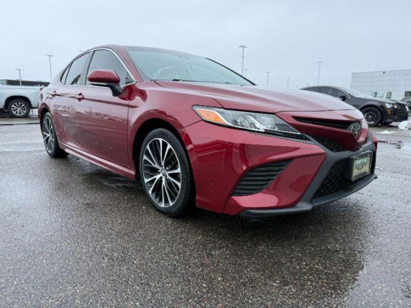 2018 RED /Black Toyota Camry (4T1B11HK6JU) with an 25L I-4 portdirect injection engine, Automatic transmission, located at 1175 N Woodruff Ave, Idaho Falls, ID, 83401, 43.506901, -111.999657 - At Timberline Auto, finding a great deal on your next vehicle is always easy! Our experienced sales staff's goal is to help find you the right vehicle at the right price! Our knowledgeable finance department has options for almost any credit score. We offer extended service contract options to prote - Photo#8