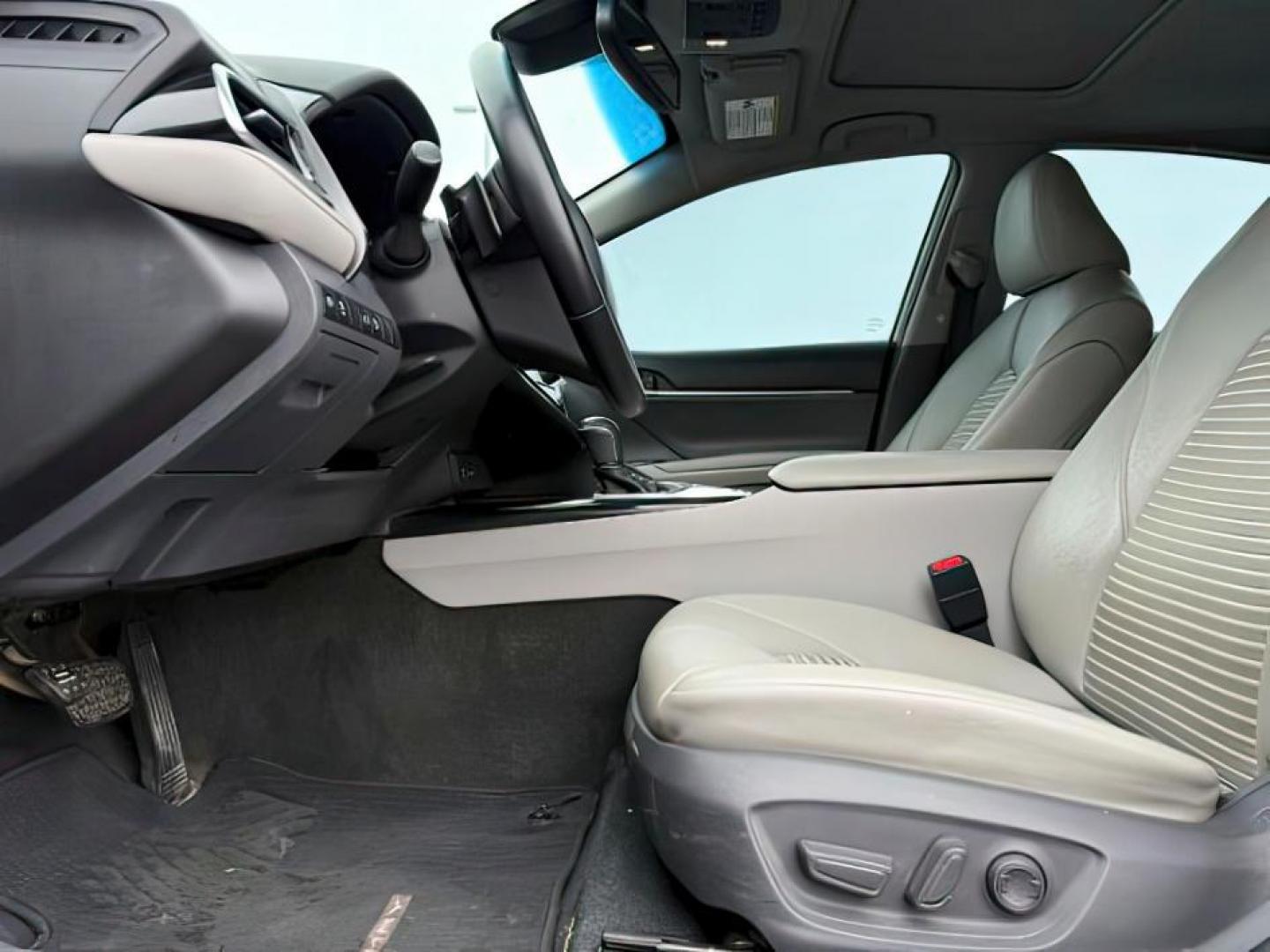 2018 RED /Black Toyota Camry (4T1B11HK6JU) with an 25L I-4 portdirect injection engine, Automatic transmission, located at 1175 N Woodruff Ave, Idaho Falls, ID, 83401, 43.506901, -111.999657 - At Timberline Auto, finding a great deal on your next vehicle is always easy! Our experienced sales staff's goal is to help find you the right vehicle at the right price! Our knowledgeable finance department has options for almost any credit score. We offer extended service contract options to prote - Photo#11