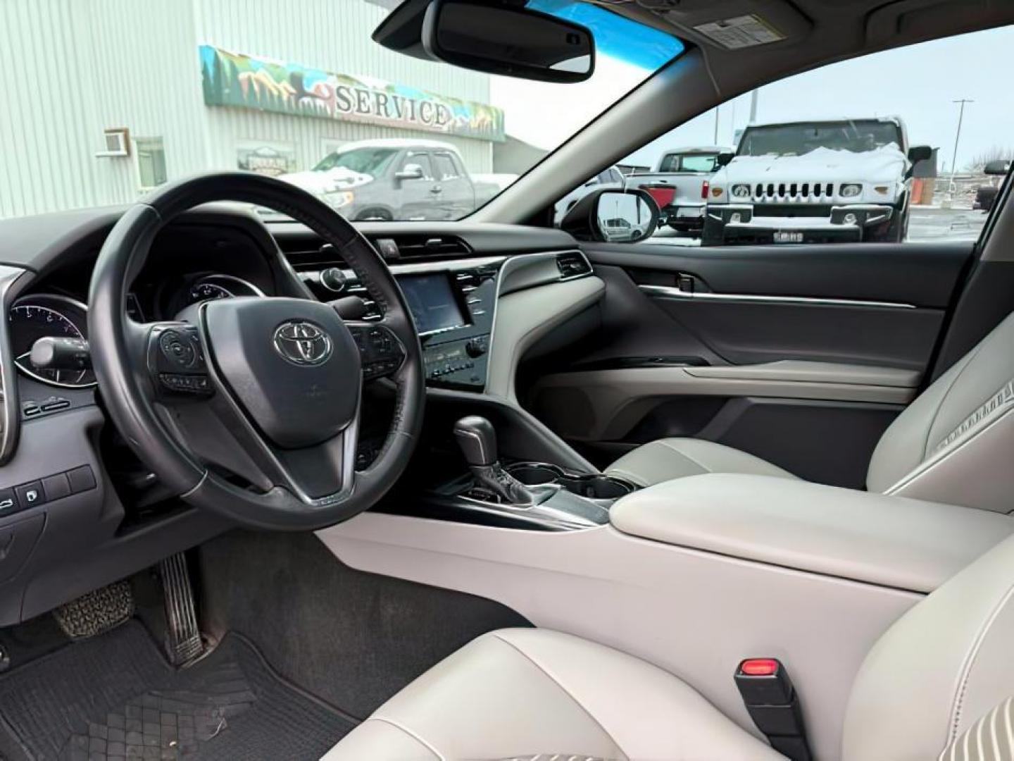2018 RED /Black Toyota Camry (4T1B11HK6JU) with an 25L I-4 portdirect injection engine, Automatic transmission, located at 1175 N Woodruff Ave, Idaho Falls, ID, 83401, 43.506901, -111.999657 - At Timberline Auto, finding a great deal on your next vehicle is always easy! Our experienced sales staff's goal is to help find you the right vehicle at the right price! Our knowledgeable finance department has options for almost any credit score. We offer extended service contract options to prote - Photo#12