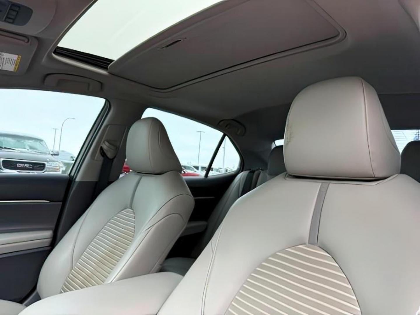 2018 RED /Black Toyota Camry (4T1B11HK6JU) with an 25L I-4 portdirect injection engine, Automatic transmission, located at 1175 N Woodruff Ave, Idaho Falls, ID, 83401, 43.506901, -111.999657 - At Timberline Auto, finding a great deal on your next vehicle is always easy! Our experienced sales staff's goal is to help find you the right vehicle at the right price! Our knowledgeable finance department has options for almost any credit score. We offer extended service contract options to prote - Photo#18