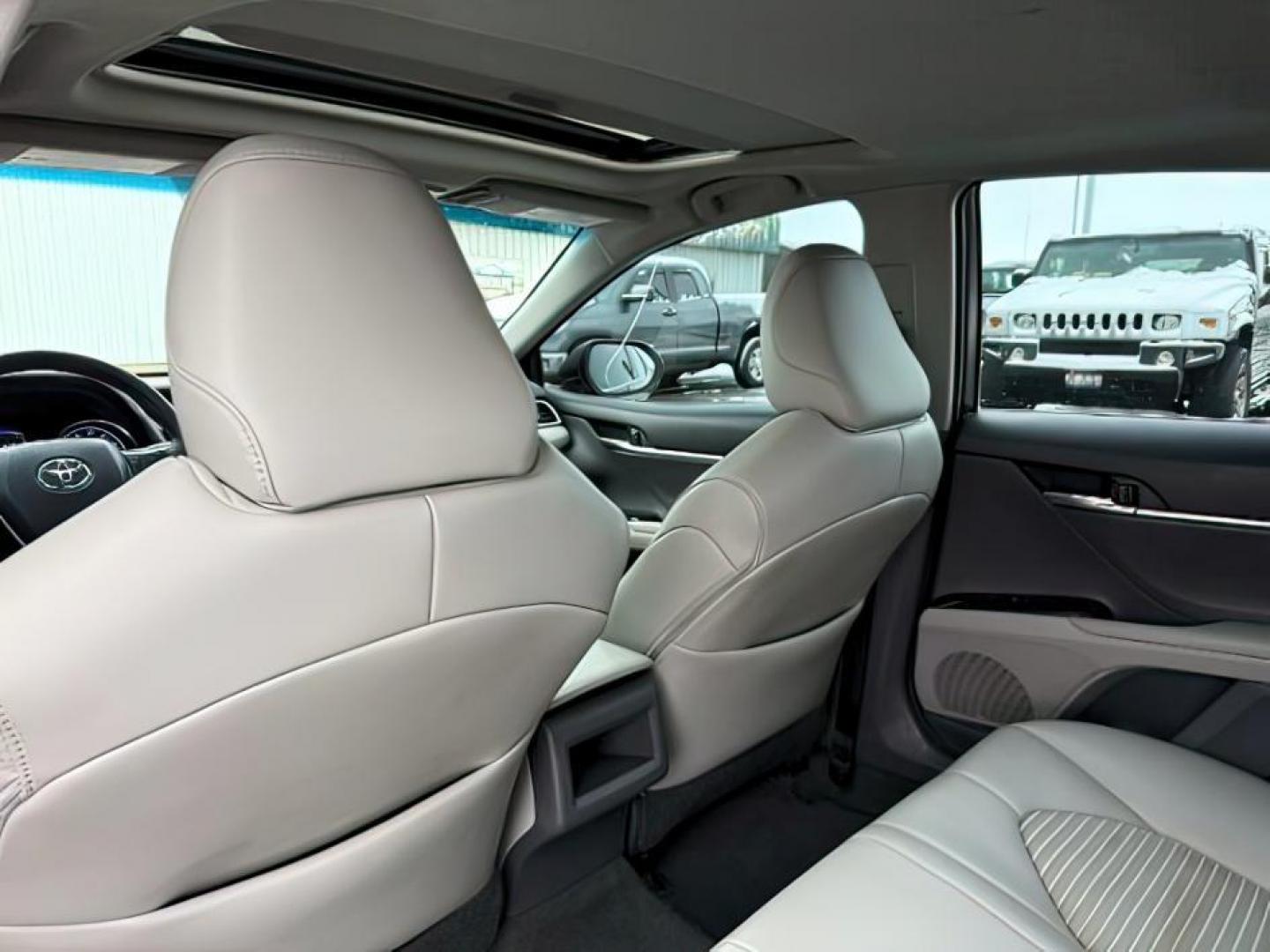 2018 RED /Black Toyota Camry (4T1B11HK6JU) with an 25L I-4 portdirect injection engine, Automatic transmission, located at 1175 N Woodruff Ave, Idaho Falls, ID, 83401, 43.506901, -111.999657 - At Timberline Auto, finding a great deal on your next vehicle is always easy! Our experienced sales staff's goal is to help find you the right vehicle at the right price! Our knowledgeable finance department has options for almost any credit score. We offer extended service contract options to prote - Photo#21