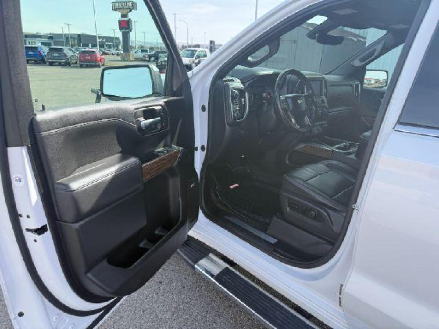 2021 WHITE /Jet Black Chevrolet Silverado 1500 (1GCUYHET4MZ) with an Duramax 3L I-6 diesel direct injection engine, Automatic transmission, located at 1175 N Woodruff Ave, Idaho Falls, ID, 83401, 43.506901, -111.999657 - At Timberline Auto, finding a great deal on your next vehicle is always easy! Our experienced sales staff's goal is to help find you the right vehicle at the right price! Our knowledgeable finance department has options for almost any credit score. We offer extended service contract options to prote - Photo#40