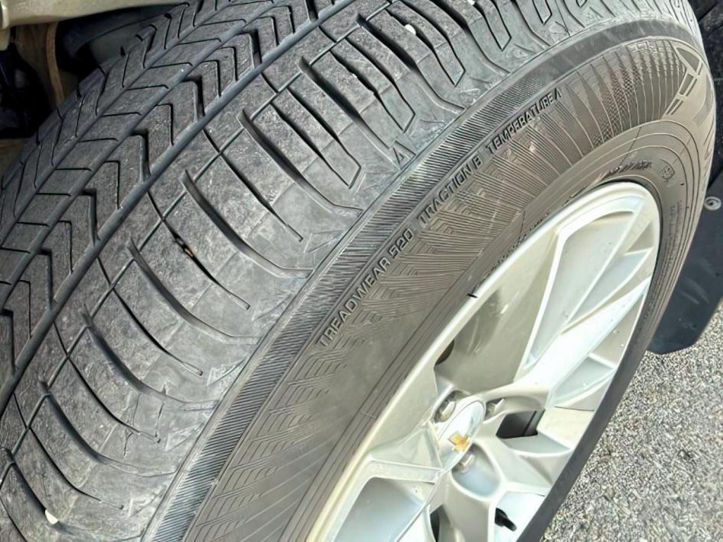 2021 WHITE /Jet Black Chevrolet Silverado 1500 (1GCUYHET4MZ) with an Duramax 3L I-6 diesel direct injection engine, Automatic transmission, located at 1175 N Woodruff Ave, Idaho Falls, ID, 83401, 43.506901, -111.999657 - At Timberline Auto, finding a great deal on your next vehicle is always easy! Our experienced sales staff's goal is to help find you the right vehicle at the right price! Our knowledgeable finance department has options for almost any credit score. We offer extended service contract options to prote - Photo#10