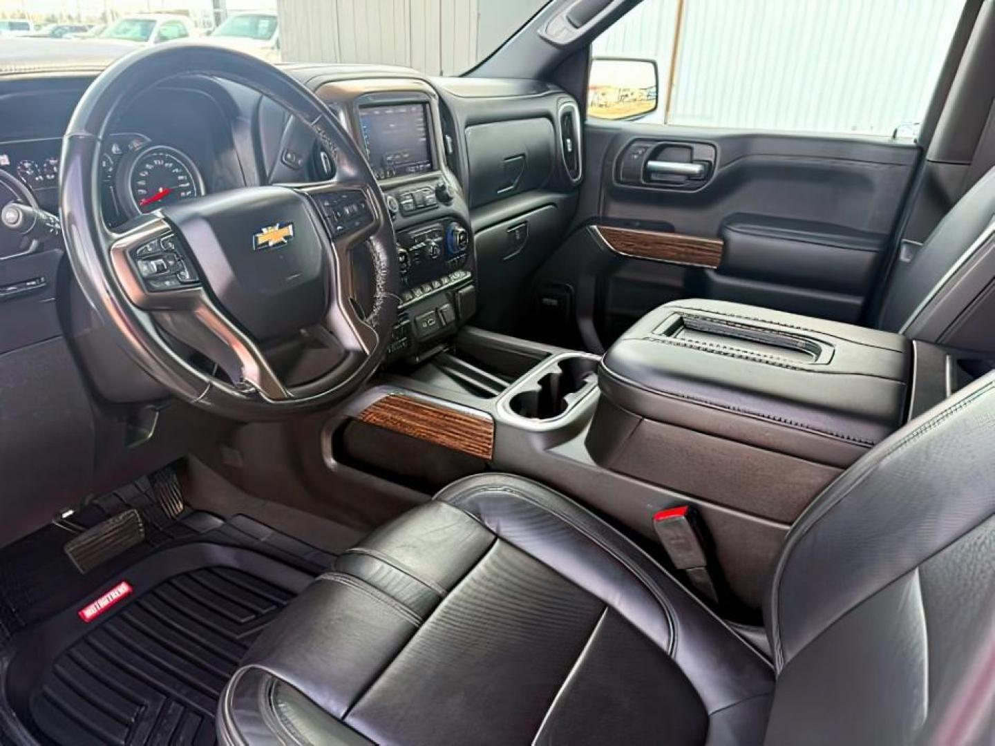 2021 WHITE /Jet Black Chevrolet Silverado 1500 (1GCUYHET4MZ) with an Duramax 3L I-6 diesel direct injection engine, Automatic transmission, located at 1175 N Woodruff Ave, Idaho Falls, ID, 83401, 43.506901, -111.999657 - At Timberline Auto, finding a great deal on your next vehicle is always easy! Our experienced sales staff's goal is to help find you the right vehicle at the right price! Our knowledgeable finance department has options for almost any credit score. We offer extended service contract options to prote - Photo#13