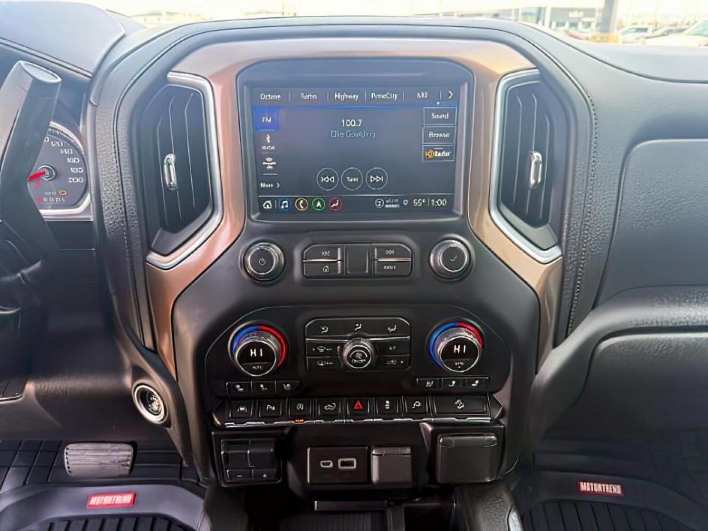 2021 WHITE /Jet Black Chevrolet Silverado 1500 (1GCUYHET4MZ) with an Duramax 3L I-6 diesel direct injection engine, Automatic transmission, located at 1175 N Woodruff Ave, Idaho Falls, ID, 83401, 43.506901, -111.999657 - At Timberline Auto, finding a great deal on your next vehicle is always easy! Our experienced sales staff's goal is to help find you the right vehicle at the right price! Our knowledgeable finance department has options for almost any credit score. We offer extended service contract options to prote - Photo#15