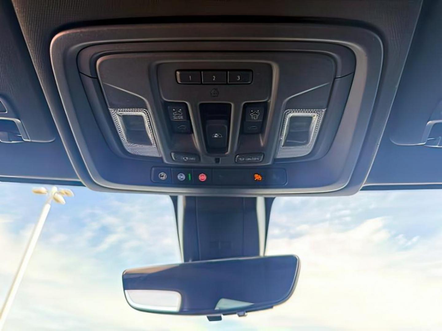 2021 WHITE /Jet Black Chevrolet Silverado 1500 (1GCUYHET4MZ) with an Duramax 3L I-6 diesel direct injection engine, Automatic transmission, located at 1175 N Woodruff Ave, Idaho Falls, ID, 83401, 43.506901, -111.999657 - At Timberline Auto, finding a great deal on your next vehicle is always easy! Our experienced sales staff's goal is to help find you the right vehicle at the right price! Our knowledgeable finance department has options for almost any credit score. We offer extended service contract options to prote - Photo#19