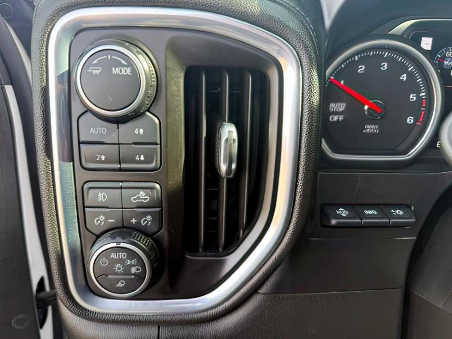 2021 WHITE /Jet Black Chevrolet Silverado 1500 (1GCUYHET4MZ) with an Duramax 3L I-6 diesel direct injection engine, Automatic transmission, located at 1175 N Woodruff Ave, Idaho Falls, ID, 83401, 43.506901, -111.999657 - At Timberline Auto, finding a great deal on your next vehicle is always easy! Our experienced sales staff's goal is to help find you the right vehicle at the right price! Our knowledgeable finance department has options for almost any credit score. We offer extended service contract options to prote - Photo#20