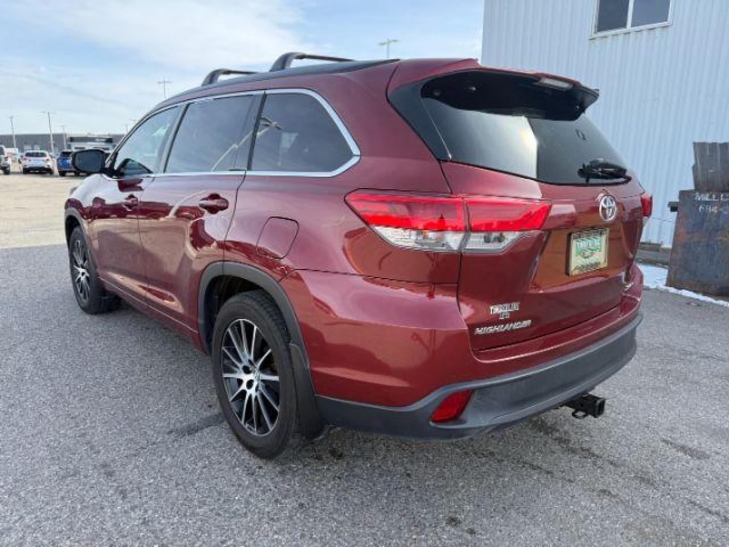 2018 Salsa Red Pearl /Black Toyota Highlander (5TDJZRFHXJS) with an 35L V-6 portdirect injection engine, Automatic transmission, located at 1175 N Woodruff Ave, Idaho Falls, ID, 83401, 43.506901, -111.999657 - At Timberline Auto, finding a great deal on your next vehicle is always easy! Our experienced sales staff's goal is to help find you the right vehicle at the right price! Our knowledgeable finance department has options for almost any credit score. We offer extended service contract options to prote - Photo#30