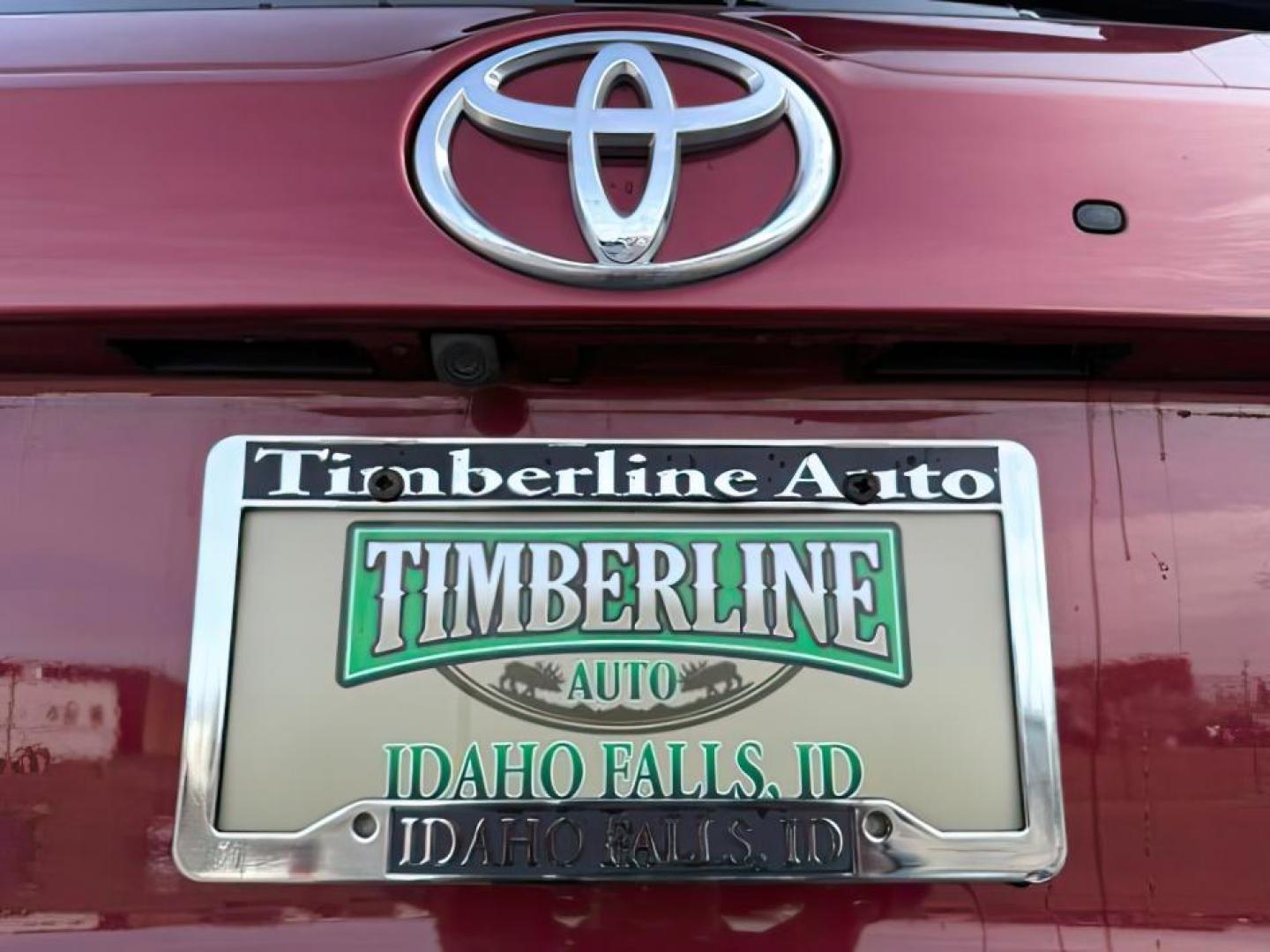 2018 Salsa Red Pearl /Black Toyota Highlander (5TDJZRFHXJS) with an 35L V-6 portdirect injection engine, Automatic transmission, located at 1175 N Woodruff Ave, Idaho Falls, ID, 83401, 43.506901, -111.999657 - At Timberline Auto, finding a great deal on your next vehicle is always easy! Our experienced sales staff's goal is to help find you the right vehicle at the right price! Our knowledgeable finance department has options for almost any credit score. We offer extended service contract options to prote - Photo#4