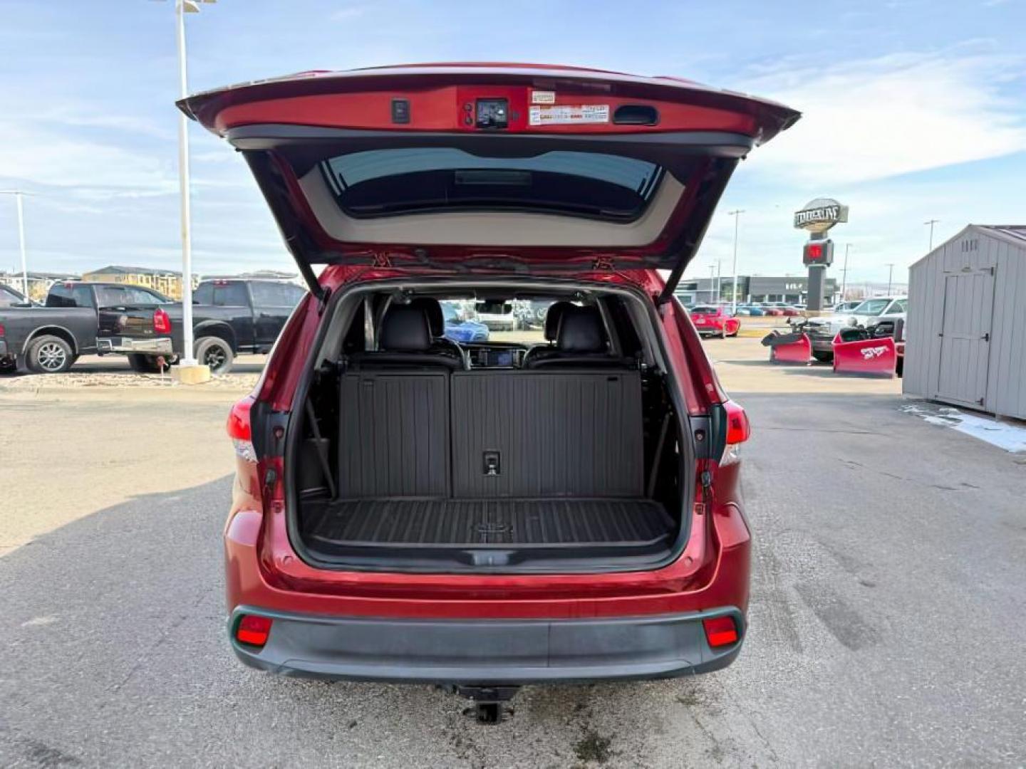 2018 Salsa Red Pearl /Black Toyota Highlander (5TDJZRFHXJS) with an 35L V-6 portdirect injection engine, Automatic transmission, located at 1175 N Woodruff Ave, Idaho Falls, ID, 83401, 43.506901, -111.999657 - At Timberline Auto, finding a great deal on your next vehicle is always easy! Our experienced sales staff's goal is to help find you the right vehicle at the right price! Our knowledgeable finance department has options for almost any credit score. We offer extended service contract options to prote - Photo#5