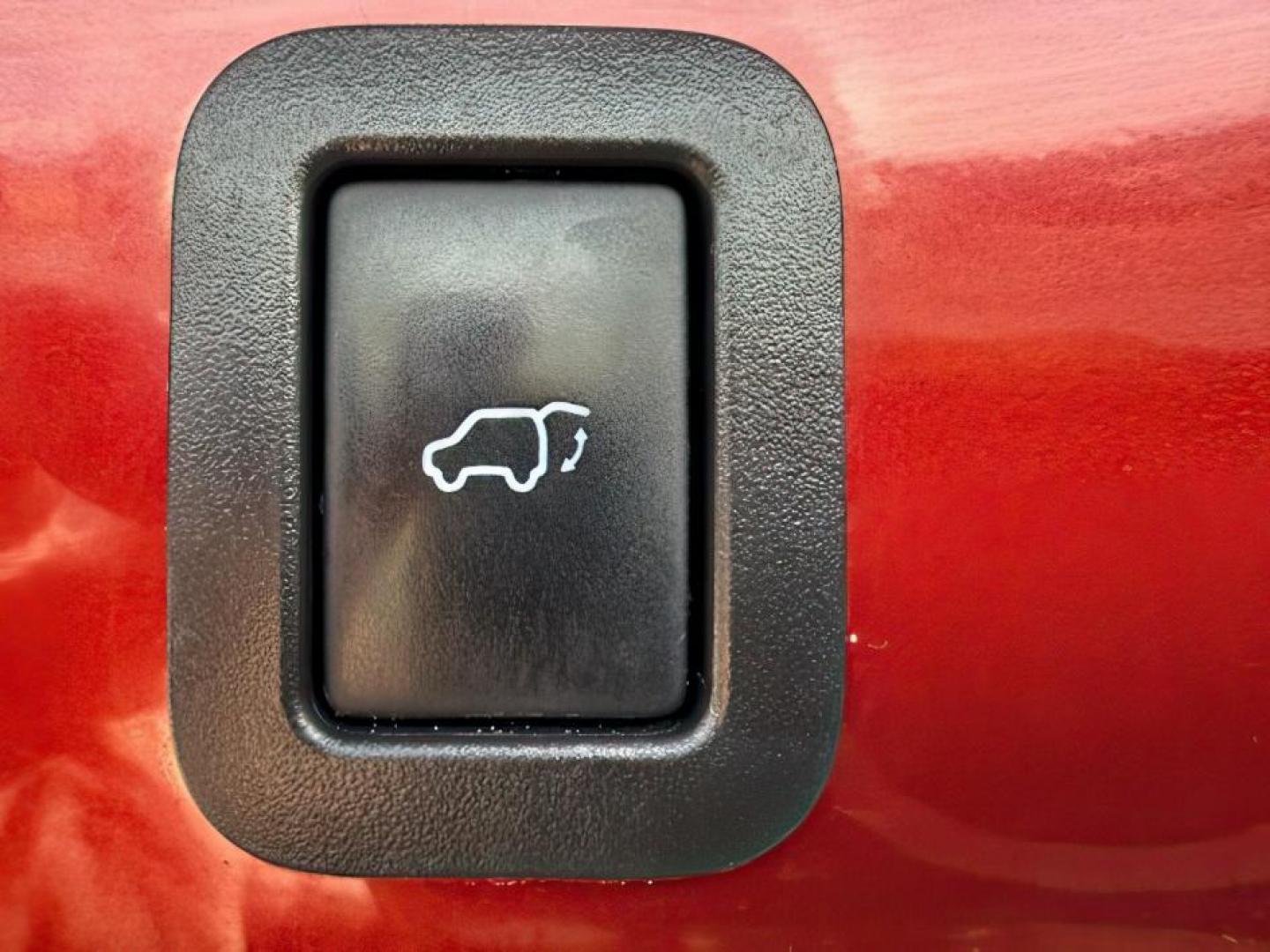 2018 Salsa Red Pearl /Black Toyota Highlander (5TDJZRFHXJS) with an 35L V-6 portdirect injection engine, Automatic transmission, located at 1175 N Woodruff Ave, Idaho Falls, ID, 83401, 43.506901, -111.999657 - At Timberline Auto, finding a great deal on your next vehicle is always easy! Our experienced sales staff's goal is to help find you the right vehicle at the right price! Our knowledgeable finance department has options for almost any credit score. We offer extended service contract options to prote - Photo#6