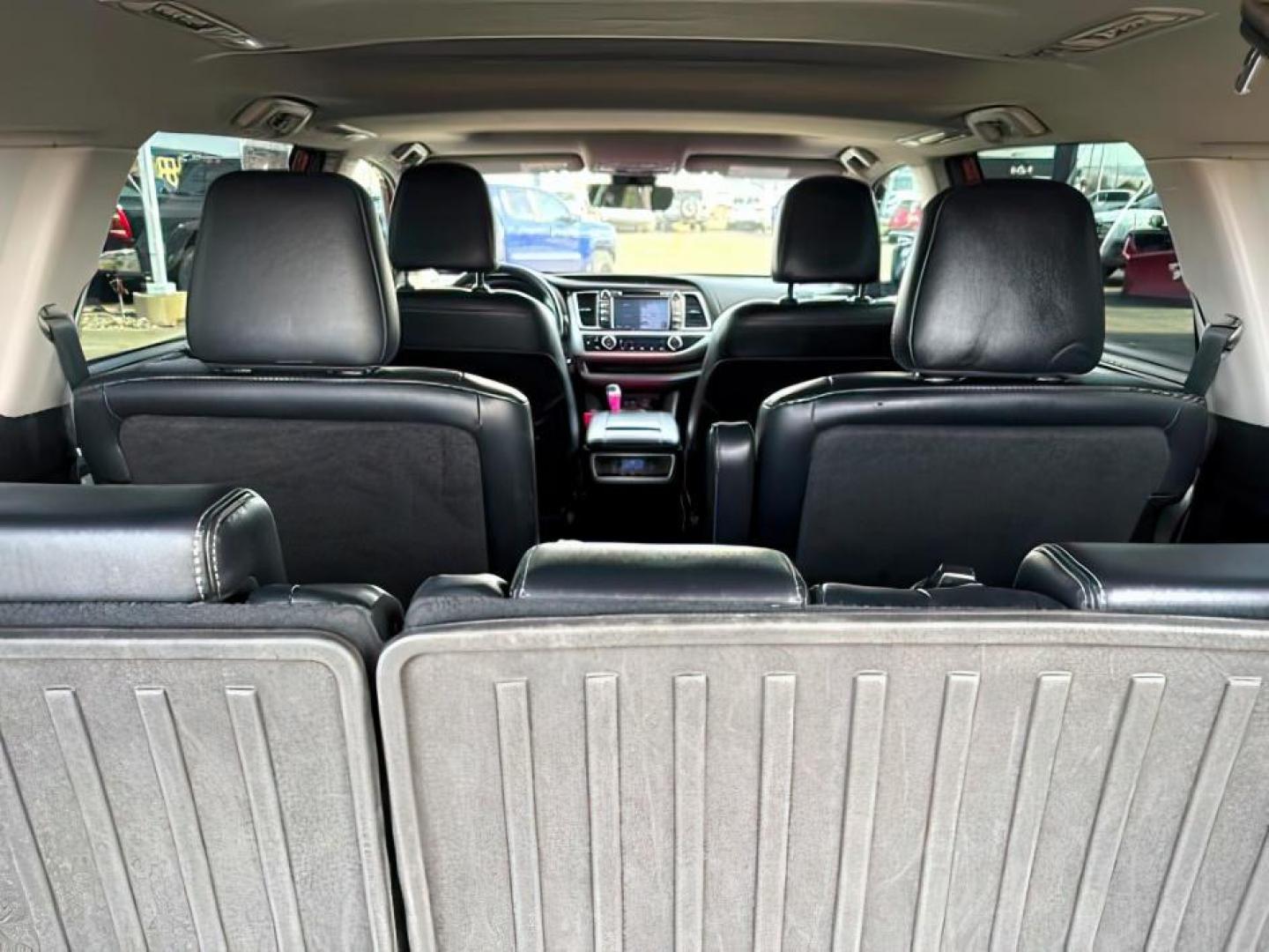 2018 Salsa Red Pearl /Black Toyota Highlander (5TDJZRFHXJS) with an 35L V-6 portdirect injection engine, Automatic transmission, located at 1175 N Woodruff Ave, Idaho Falls, ID, 83401, 43.506901, -111.999657 - At Timberline Auto, finding a great deal on your next vehicle is always easy! Our experienced sales staff's goal is to help find you the right vehicle at the right price! Our knowledgeable finance department has options for almost any credit score. We offer extended service contract options to prote - Photo#7