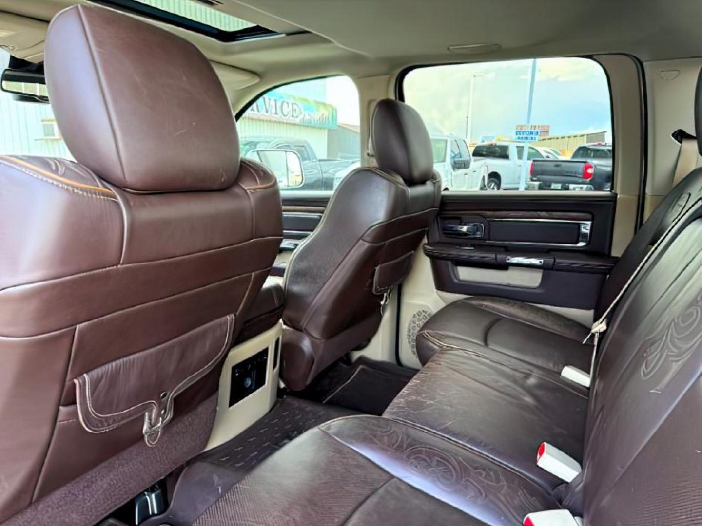 2013 Bright White Clearcoat /Light Frost Beige/Canyon Brown Ram 2500 (3C6UR5GL1DG) with an Cummins 67L I-6 diesel direct injection engine, Automatic transmission, located at 1175 N Woodruff Ave, Idaho Falls, ID, 83401, 43.506901, -111.999657 - At Timberline Auto, finding a great deal on your next vehicle is always easy! Our experienced sales staff's goal is to help find you the right vehicle at the right price! Our knowledgeable finance department has options for almost any credit score. We offer extended service contract options to prote - Photo#26