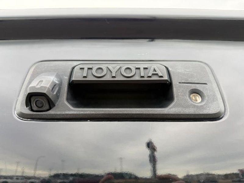 2018 Midnight Black Metallic /Black Toyota Tundra Platinum (5TFAY5F14JX) with an V8, 5.7L engine, 6-speed automatic transmission, located at 1175 N Woodruff Ave, Idaho Falls, ID, 83401, 43.506901, -111.999657 - <b>Vehicle Details</b><br>This 2018 Toyota Tundra Platinum 4WD delivers the strong capability, premium comfort, and proven durability drivers want in a full-size pickup. Powered by a V8 5.7L gasoline engine, this Toyota Tundra is built to handle tough towing, hauling, and everyday driving with confi- Photo#8