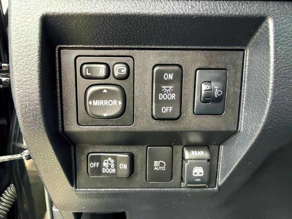 2018 BLACK /LEATHER Toyota Tundra (5TFAY5F14JX) with an I-FORCE 57L V-8 DOHC engine, Automatic transmission, located at 1175 N Woodruff Ave, Idaho Falls, ID, 83401, 43.506901, -111.999657 - At Timberline Auto, finding a great deal on your next vehicle is always easy! Our experienced sales staff's goal is to help find you the right vehicle at the right price! Our knowledgeable finance department has options for almost any credit score. We offer extended service contract options to prote- Photo#19