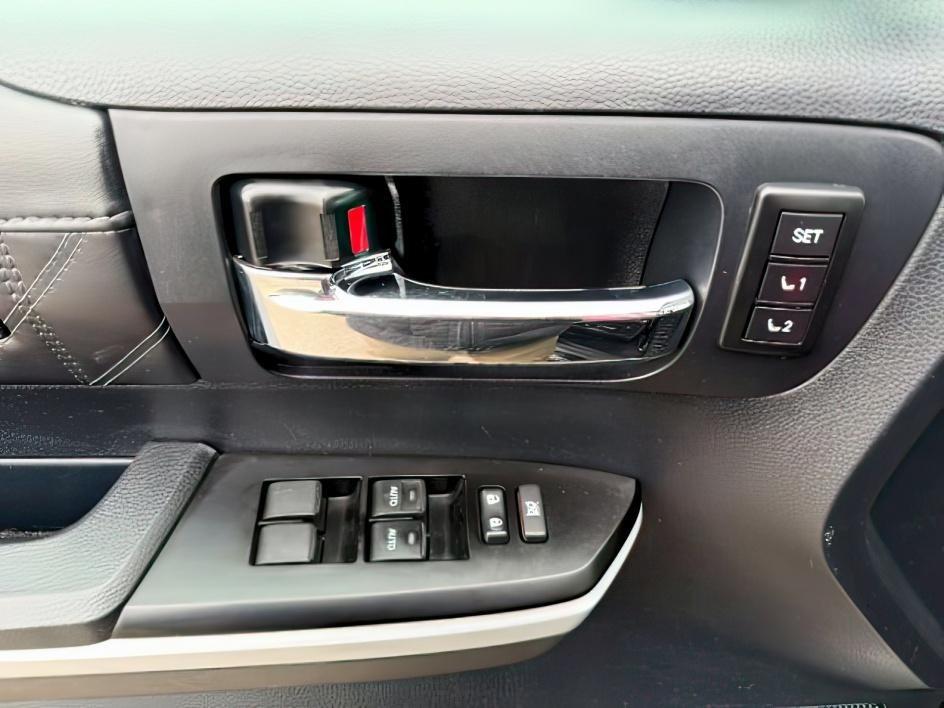 2018 BLACK /LEATHER Toyota Tundra (5TFAY5F14JX) with an I-FORCE 57L V-8 DOHC engine, Automatic transmission, located at 1175 N Woodruff Ave, Idaho Falls, ID, 83401, 43.506901, -111.999657 - At Timberline Auto, finding a great deal on your next vehicle is always easy! Our experienced sales staff's goal is to help find you the right vehicle at the right price! Our knowledgeable finance department has options for almost any credit score. We offer extended service contract options to prote- Photo#21