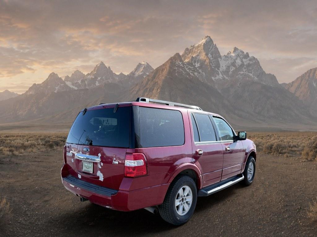2009 Sangria Red Clearcoat Metallic /Camel Ford Expedition XLT (1FMFU16509L) with an V8, 5.4L engine, 6-Speed Automatic transmission, located at 1175 N Woodruff Ave, Idaho Falls, ID, 83401, 43.506901, -111.999657 - <b>Vehicle Details</b><br>Discover a capable and spacious SUV with this pre-owned 2009 Ford Expedition XLT 4WD, now available in Idaho Falls, ID. Powered by a V8 5.4L Gasoline/E85 engine, this Ford Expedition delivers the strong performance, towing confidence, and everyday versatility drivers want i- Photo#3