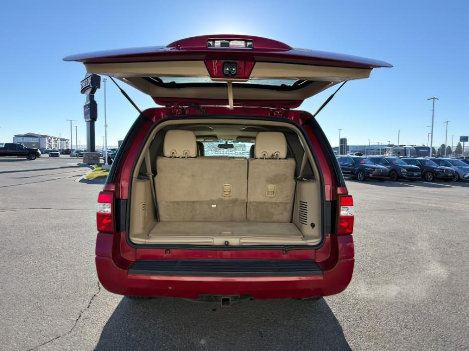 2009 RED /Charcoal Black Cloth Interior Ford Expedition XLT 4WD (1FMFU16509L) with an 5.4L V8 SOHC 16V engine, 6-Speed Automatic transmission, located at 1235 N Woodruff Ave., Idaho Falls, 83401, (208) 523-1053, 43.507172, -112.000488 - At Timberline Auto, finding a great deal on your next vehicle is always easy! Our experienced sales staff's goal is to help find you the right vehicle at the right price! Our knowledgeable finance department has options for almost any credit score. We offer extended service contract options to prote- Photo#3