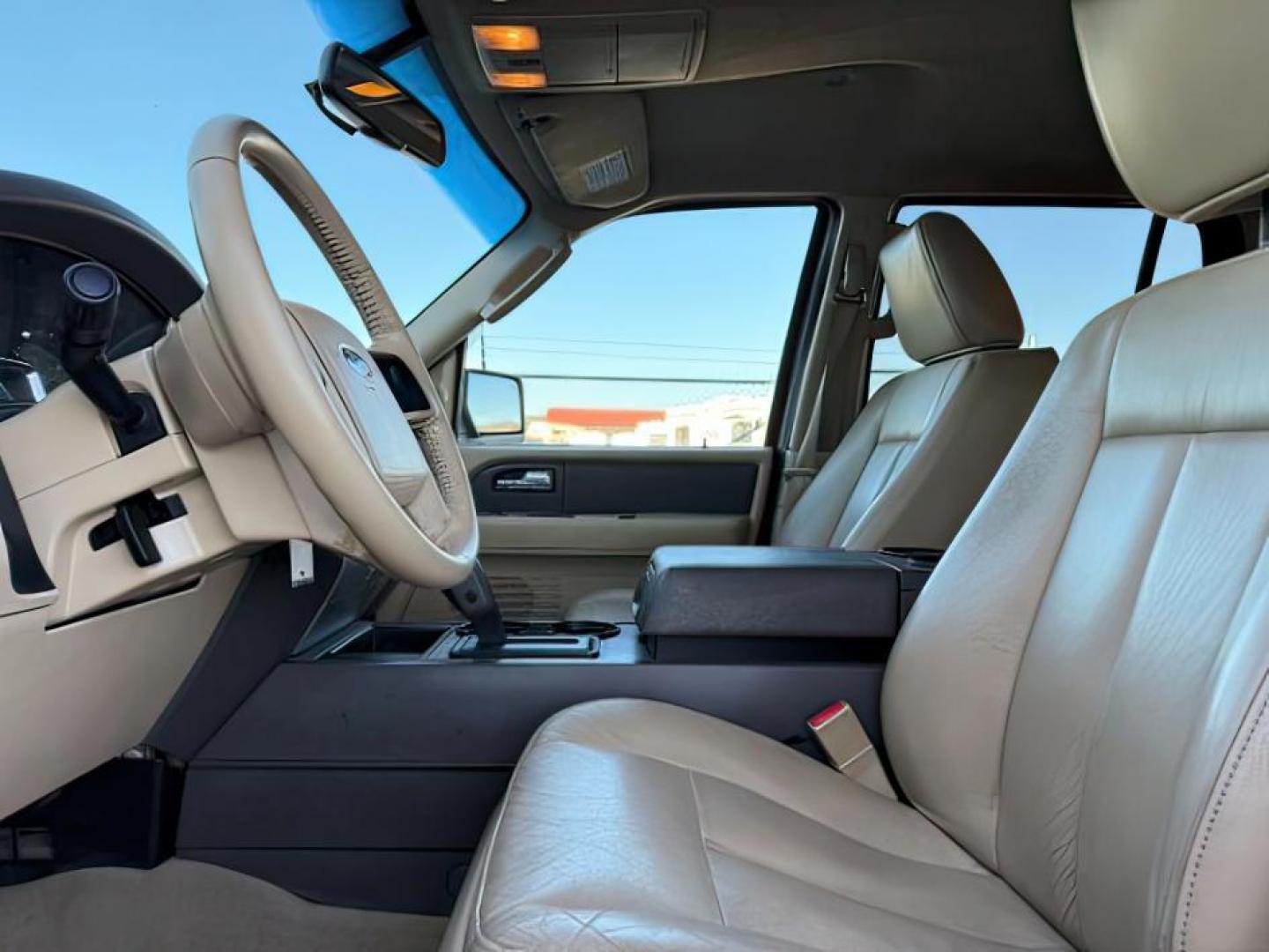 2009 RED /Charcoal Black Cloth Interior Ford Expedition (1FMFU16509L) with an 54L V8 SOHC 16V engine, Automatic transmission, located at 1175 N Woodruff Ave, Idaho Falls, ID, 83401, 43.506901, -111.999657 - At Timberline Auto, finding a great deal on your next vehicle is always easy! Our experienced sales staff's goal is to help find you the right vehicle at the right price! Our knowledgeable finance department has options for almost any credit score. We offer extended service contract options to prote - Photo#11