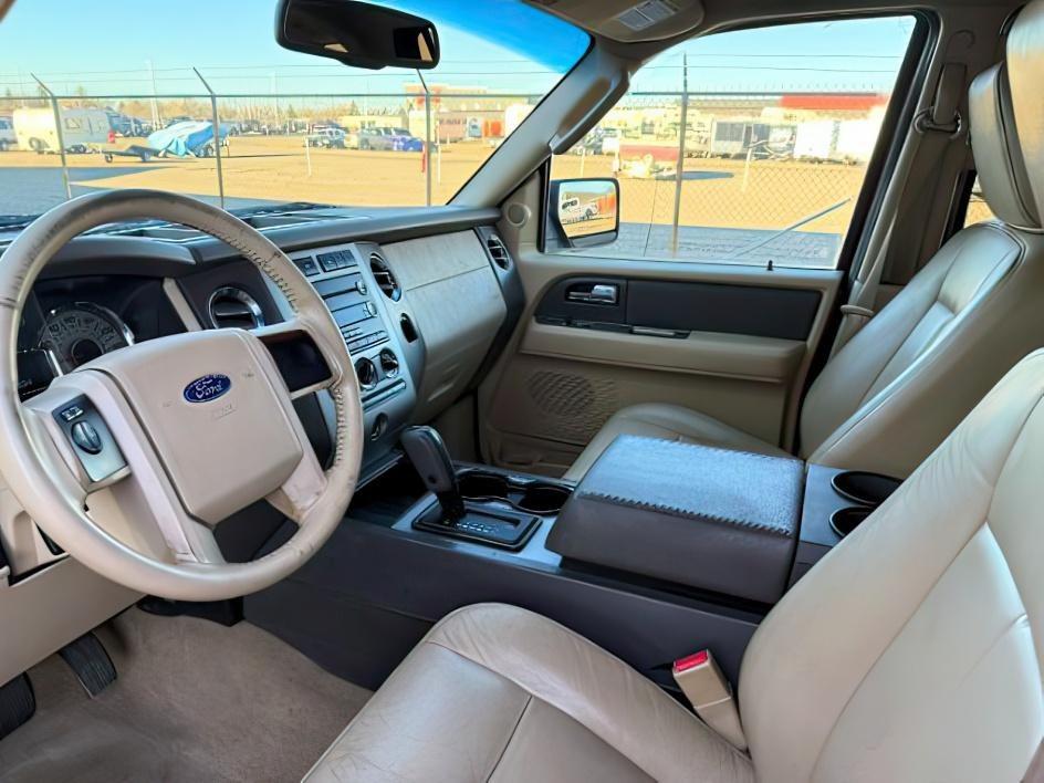 2009 RED /Charcoal Black Cloth Interior Ford Expedition XLT 4WD (1FMFU16509L) with an 5.4L V8 SOHC 16V engine, 6-Speed Automatic transmission, located at 1235 N Woodruff Ave., Idaho Falls, 83401, (208) 523-1053, 43.507172, -112.000488 - At Timberline Auto, finding a great deal on your next vehicle is always easy! Our experienced sales staff's goal is to help find you the right vehicle at the right price! Our knowledgeable finance department has options for almost any credit score. We offer extended service contract options to prote- Photo#12