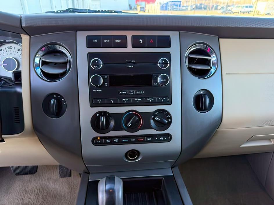 2009 RED /Charcoal Black Cloth Interior Ford Expedition XLT 4WD (1FMFU16509L) with an 5.4L V8 SOHC 16V engine, 6-Speed Automatic transmission, located at 1235 N Woodruff Ave., Idaho Falls, 83401, (208) 523-1053, 43.507172, -112.000488 - At Timberline Auto, finding a great deal on your next vehicle is always easy! Our experienced sales staff's goal is to help find you the right vehicle at the right price! Our knowledgeable finance department has options for almost any credit score. We offer extended service contract options to prote- Photo#14