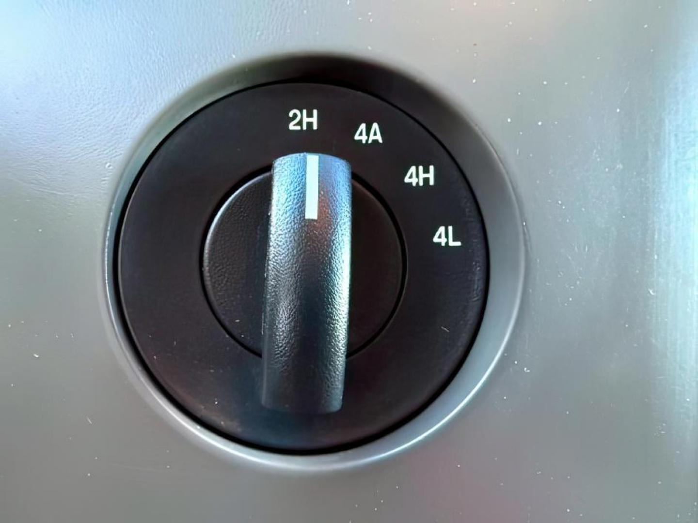 2009 RED /Charcoal Black Cloth Interior Ford Expedition (1FMFU16509L) with an 54L V8 SOHC 16V engine, Automatic transmission, located at 1175 N Woodruff Ave, Idaho Falls, ID, 83401, 43.506901, -111.999657 - At Timberline Auto, finding a great deal on your next vehicle is always easy! Our experienced sales staff's goal is to help find you the right vehicle at the right price! Our knowledgeable finance department has options for almost any credit score. We offer extended service contract options to prote - Photo#15