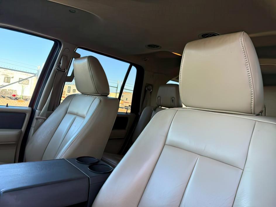 2009 RED /Charcoal Black Cloth Interior Ford Expedition XLT 4WD (1FMFU16509L) with an 5.4L V8 SOHC 16V engine, 6-Speed Automatic transmission, located at 1235 N Woodruff Ave., Idaho Falls, 83401, (208) 523-1053, 43.507172, -112.000488 - At Timberline Auto, finding a great deal on your next vehicle is always easy! Our experienced sales staff's goal is to help find you the right vehicle at the right price! Our knowledgeable finance department has options for almost any credit score. We offer extended service contract options to prote- Photo#17