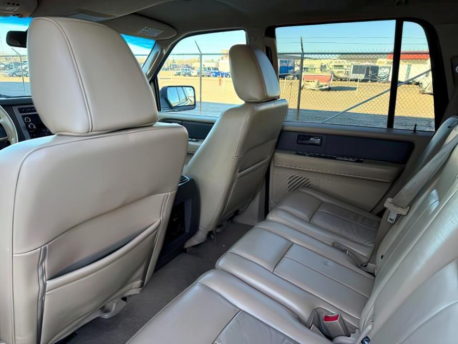 2009 RED /Charcoal Black Cloth Interior Ford Expedition XLT 4WD (1FMFU16509L) with an 5.4L V8 SOHC 16V engine, 6-Speed Automatic transmission, located at 1235 N Woodruff Ave., Idaho Falls, 83401, (208) 523-1053, 43.507172, -112.000488 - At Timberline Auto, finding a great deal on your next vehicle is always easy! Our experienced sales staff's goal is to help find you the right vehicle at the right price! Our knowledgeable finance department has options for almost any credit score. We offer extended service contract options to prote- Photo#21