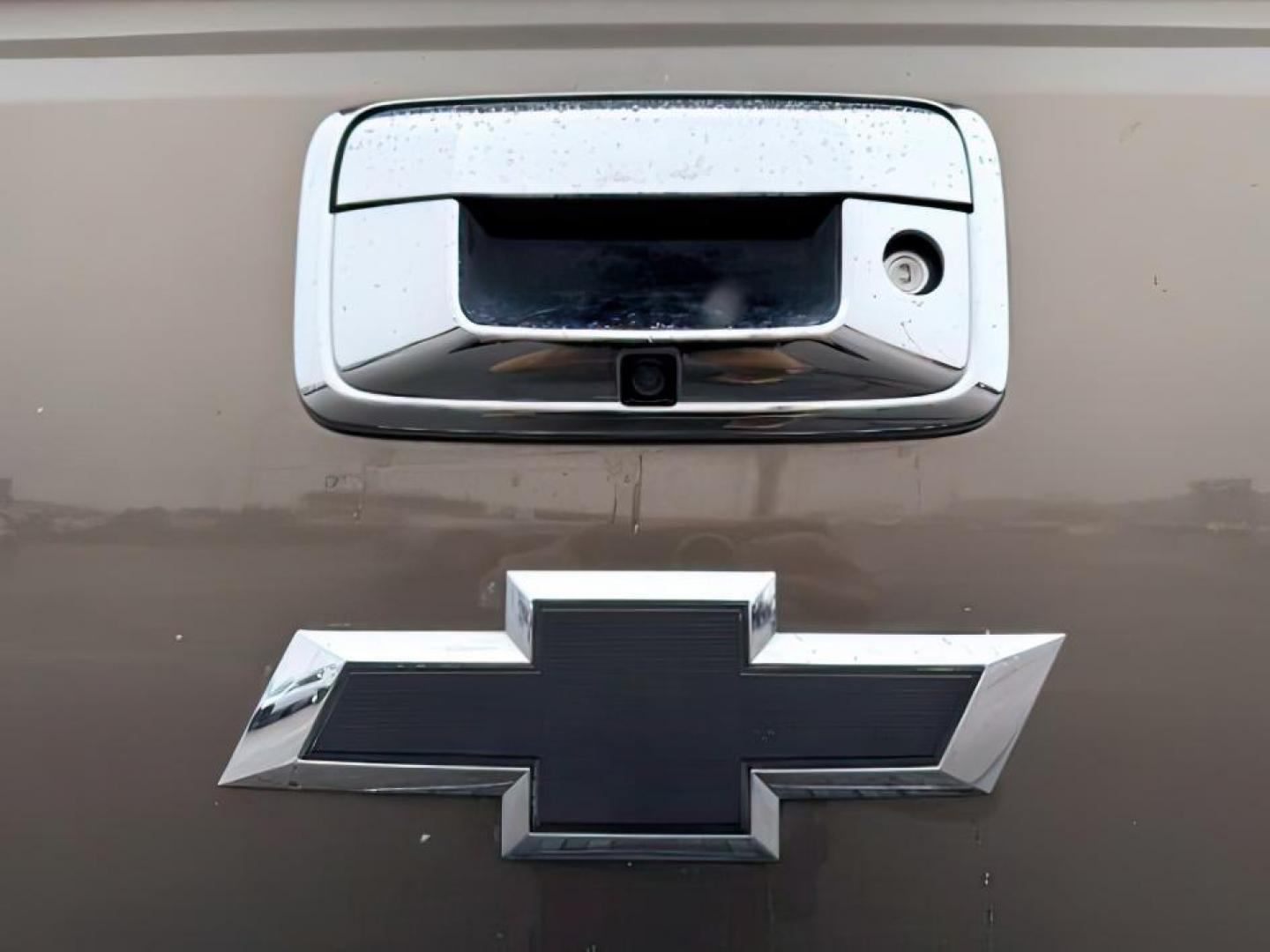 2014 Brownstone Metallic /Cocoa/Dune Chevrolet Silverado 1500 (3GCUKREC5EG) with an EcoTec3 53L V-8 gasoline direct injection engine, Automatic transmission, located at 1175 N Woodruff Ave, Idaho Falls, ID, 83401, 43.506901, -111.999657 - At Timberline Auto, finding a great deal on your next vehicle is always easy! Our experienced sales staff's goal is to help find you the right vehicle at the right price! Our knowledgeable finance department has options for almost any credit score. We offer extended service contract options to prote - Photo#4