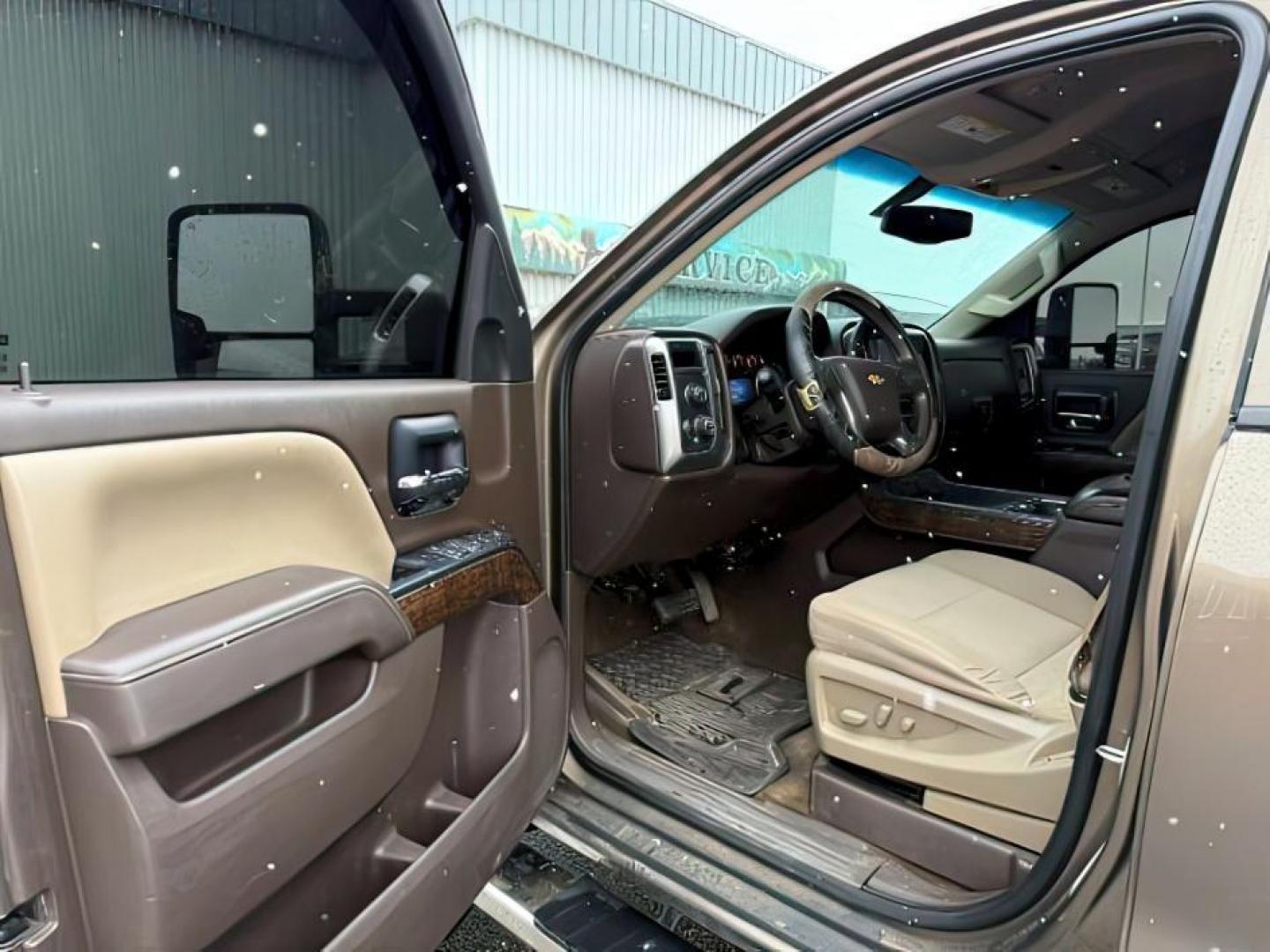 2014 Brownstone Metallic /Cocoa/Dune Chevrolet Silverado 1500 (3GCUKREC5EG) with an EcoTec3 53L V-8 gasoline direct injection engine, Automatic transmission, located at 1175 N Woodruff Ave, Idaho Falls, ID, 83401, 43.506901, -111.999657 - At Timberline Auto, finding a great deal on your next vehicle is always easy! Our experienced sales staff's goal is to help find you the right vehicle at the right price! Our knowledgeable finance department has options for almost any credit score. We offer extended service contract options to prote - Photo#10