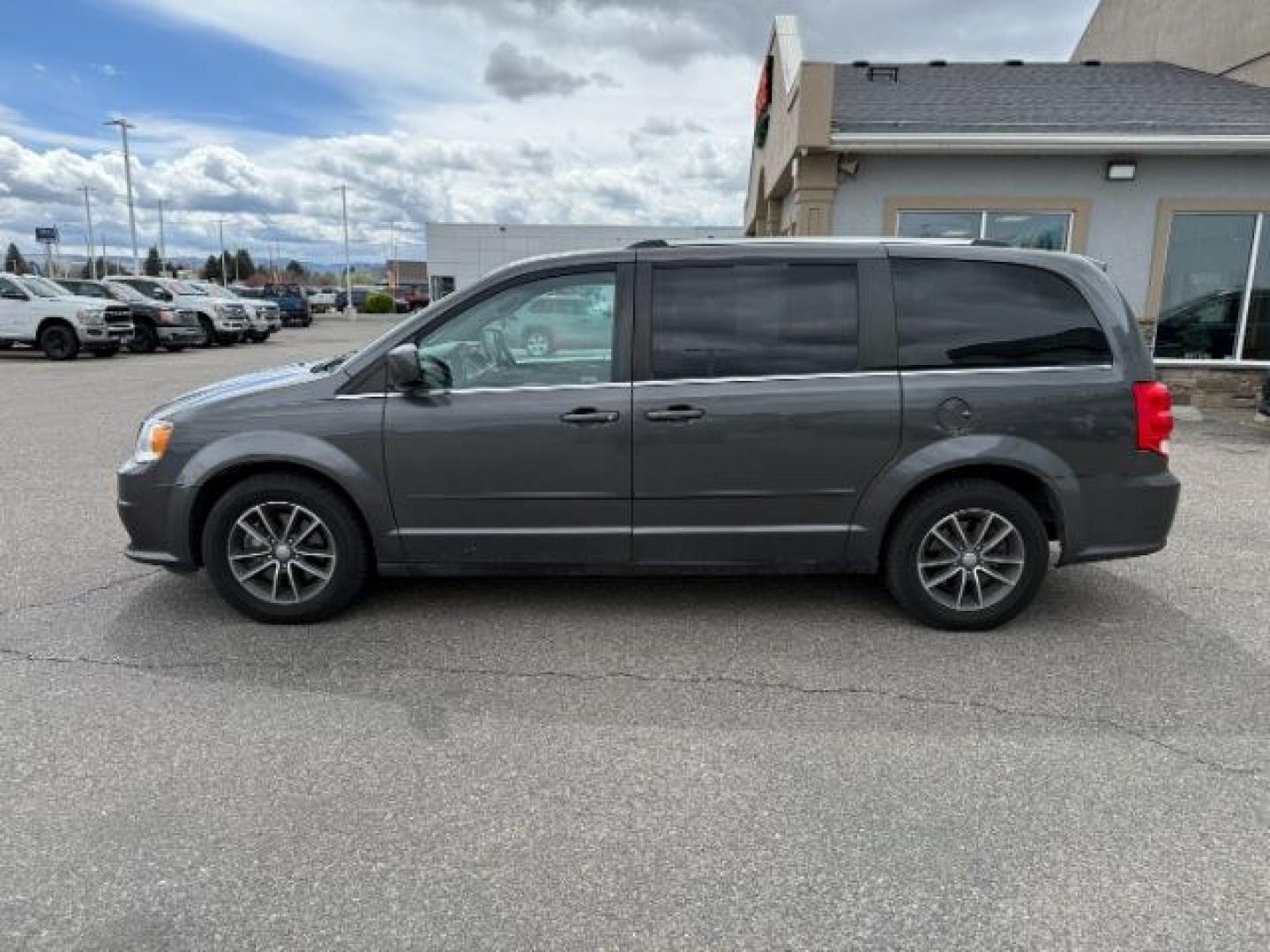 2016 GRAY /Black Dodge Grand Caravan (2C4RDGCG5GR) with an Pentastar 36L V-6 DOHC engine, Automatic transmission, located at 1175 N Woodruff Ave, Idaho Falls, ID, 83401, 43.506901, -111.999657 - At Timberline Auto, finding a great deal on your next vehicle is always easy! Our experienced sales staff's goal is to help find you the right vehicle at the right price! Our knowledgeable finance department has options for almost any credit score. We offer extended service contract options to prote - Photo#11