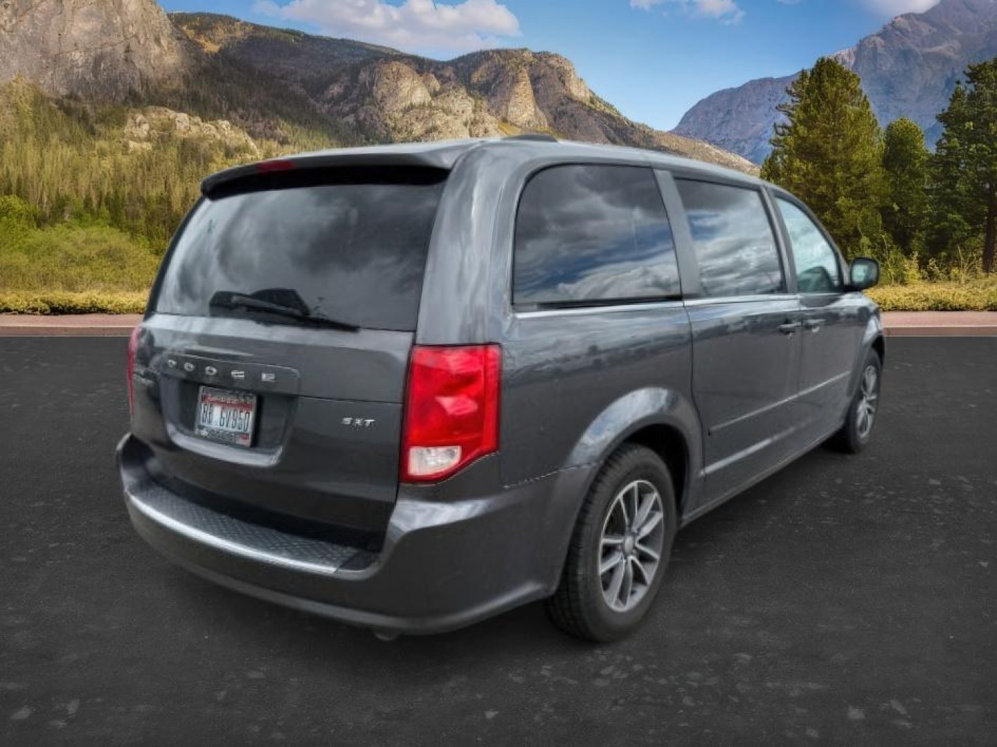 2016 GRAY /Black Dodge Grand Caravan (2C4RDGCG5GR) with an Pentastar 36L V-6 DOHC engine, Automatic transmission, located at 1175 N Woodruff Ave, Idaho Falls, ID, 83401, 43.506901, -111.999657 - At Timberline Auto, finding a great deal on your next vehicle is always easy! Our experienced sales staff's goal is to help find you the right vehicle at the right price! Our knowledgeable finance department has options for almost any credit score. We offer extended service contract options to prote - Photo#4