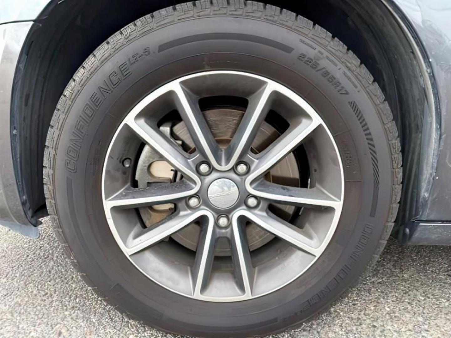 2016 GRAY /Black Dodge Grand Caravan (2C4RDGCG5GR) with an Pentastar 36L V-6 DOHC engine, Automatic transmission, located at 1175 N Woodruff Ave, Idaho Falls, ID, 83401, 43.506901, -111.999657 - At Timberline Auto, finding a great deal on your next vehicle is always easy! Our experienced sales staff's goal is to help find you the right vehicle at the right price! Our knowledgeable finance department has options for almost any credit score. We offer extended service contract options to prote - Photo#9