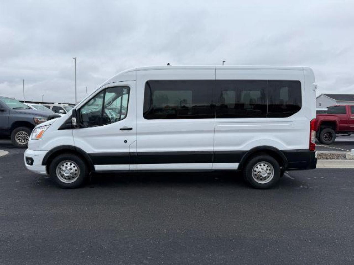 2022 Oxford White /Ebony w/Ebony Inserts Ford Transit-350 Passenger Van (1FBAX9C82NK) with an 35L V-6 portdirect injection engine, Automatic transmission, located at 1175 N Woodruff Ave, Idaho Falls, ID, 83401, 43.506901, -111.999657 - At Timberline Auto, finding a great deal on your next vehicle is always easy! Our experienced sales staff's goal is to help find you the right vehicle at the right price! Our knowledgeable finance department has options for almost any credit score. We offer extended service contract options to prote - Photo#0