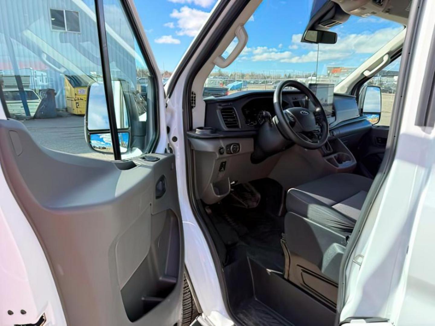 2022 Oxford White /Ebony Ford Transit-350 Passenger Van (1FBAX9C82NK) with an 35L V-6 portdirect injection engine, Automatic transmission, located at 1175 N Woodruff Ave, Idaho Falls, ID, 83401, 43.506901, -111.999657 - At Timberline Auto, finding a great deal on your next vehicle is always easy! Our experienced sales staff's goal is to help find you the right vehicle at the right price! Our knowledgeable finance department has options for almost any credit score. We offer extended service contract options to prote - Photo#11