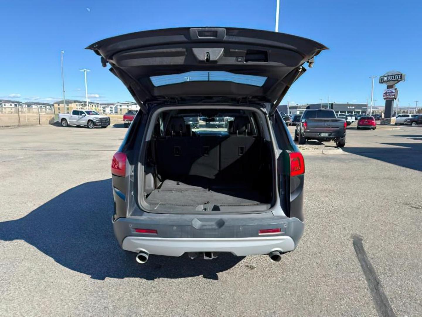 2017 BLACK /Jet Black GMC Acadia (1GKKNULS9HZ) with an 36L V-6 gasoline direct injection engine, Automatic transmission, located at 1175 N Woodruff Ave, Idaho Falls, ID, 83401, 43.506901, -111.999657 - At Timberline Auto, finding a great deal on your next vehicle is always easy! Our experienced sales staff's goal is to help find you the right vehicle at the right price! Our knowledgeable finance department has options for almost any credit score. We offer extended service contract options to prote - Photo#5