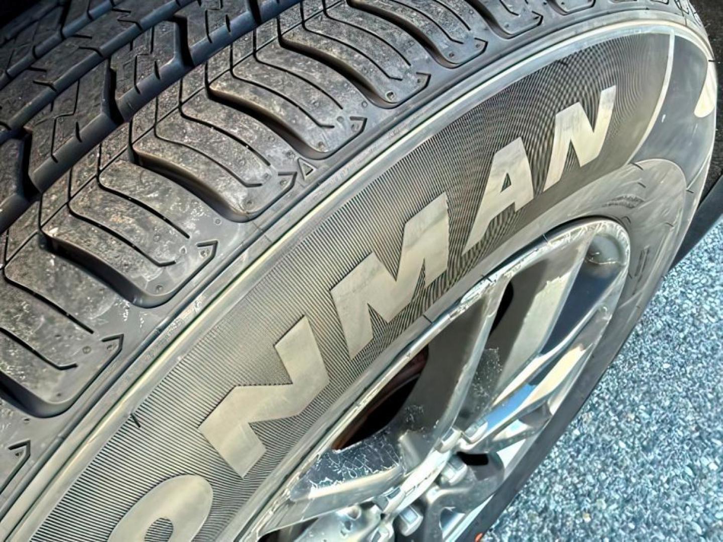 2017 BLACK /Jet Black GMC Acadia (1GKKNULS9HZ) with an 36L V-6 gasoline direct injection engine, Automatic transmission, located at 1175 N Woodruff Ave, Idaho Falls, ID, 83401, 43.506901, -111.999657 - At Timberline Auto, finding a great deal on your next vehicle is always easy! Our experienced sales staff's goal is to help find you the right vehicle at the right price! Our knowledgeable finance department has options for almost any credit score. We offer extended service contract options to prote - Photo#12