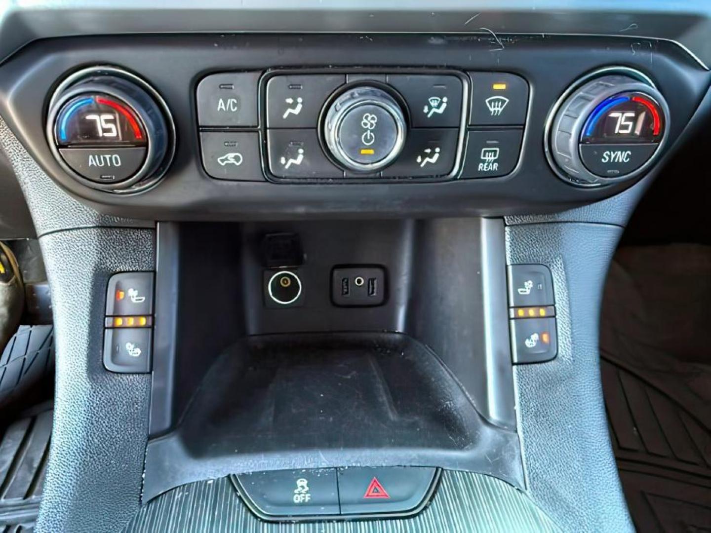 2017 BLACK /Jet Black GMC Acadia (1GKKNULS9HZ) with an 36L V-6 gasoline direct injection engine, Automatic transmission, located at 1175 N Woodruff Ave, Idaho Falls, ID, 83401, 43.506901, -111.999657 - At Timberline Auto, finding a great deal on your next vehicle is always easy! Our experienced sales staff's goal is to help find you the right vehicle at the right price! Our knowledgeable finance department has options for almost any credit score. We offer extended service contract options to prote - Photo#19