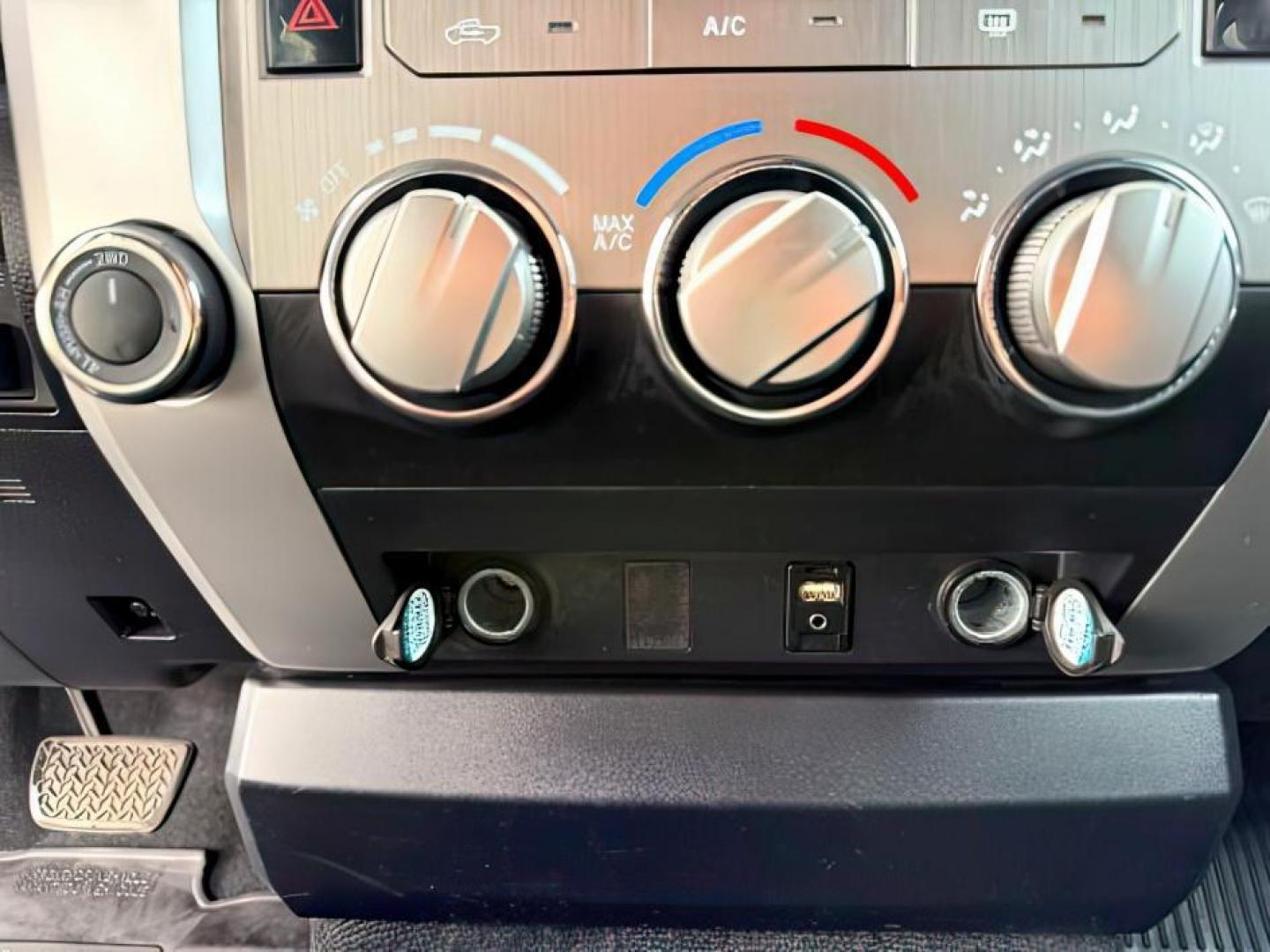 2016 Magnetic Gray Metallic /Black Toyota Tundra (5TFDY5F12GX) with an I-FORCE 57L V-8 DOHC engine, Automatic transmission, located at 1175 N Woodruff Ave, Idaho Falls, ID, 83401, 43.506901, -111.999657 - At Timberline Auto, finding a great deal on your next vehicle is always easy! Our experienced sales staff's goal is to help find you the right vehicle at the right price! Our knowledgeable finance department has options for almost any credit score. We offer extended service contract options to prote - Photo#16