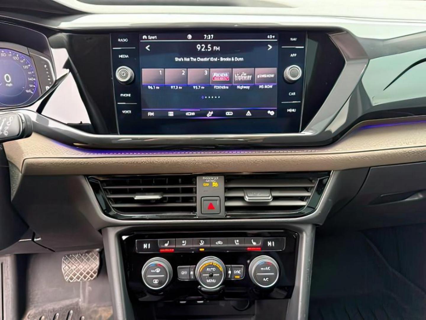 2022 Cornflower Blue /Gray/Black Volkswagen Taos (3VV2X7B2XNM) with an 15L I-4 gasoline direct injection engine, Automatic transmission, located at 1175 N Woodruff Ave, Idaho Falls, ID, 83401, 43.506901, -111.999657 - At Timberline Auto, finding a great deal on your next vehicle is always easy! Our experienced sales staff's goal is to help find you the right vehicle at the right price! Our knowledgeable finance department has options for almost any credit score. We offer extended service contract options to prote - Photo#14