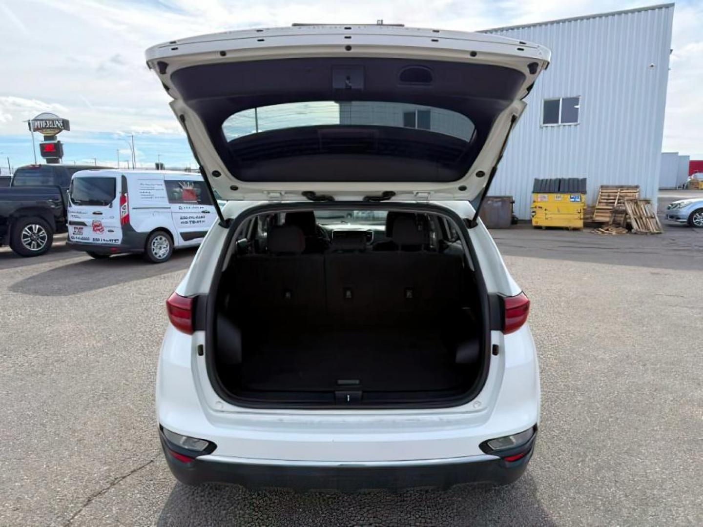 2021 Clear White /Black KIA Sportage (KNDPMCAC4M7) with an Theta II 24L I-4 gasoline direct injection engine, Automatic transmission, located at 1175 N Woodruff Ave, Idaho Falls, ID, 83401, 43.506901, -111.999657 - At Timberline Auto, finding a great deal on your next vehicle is always easy! Our experienced sales staff's goal is to help find you the right vehicle at the right price! Our knowledgeable finance department has options for almost any credit score. We offer extended service contract options to prote - Photo#5
