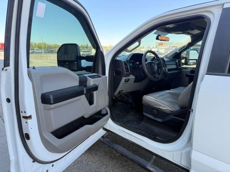 2017 Oxford White /Medium Earth Gray Ford F-350 XL (1FD8W3HT3HE) with an V8, 6.7L engine, 6-speed automatic transmission, located at 1175 N Woodruff Ave, Idaho Falls, ID, 83401, 43.506901, -111.999657 - <b>Vehicle Details</b><br>Looking for a powerful heavy-duty truck in Idaho Falls, ID? This 2017 Ford F-350 Super Duty XL Crew Cab Long Bed DRW 4WD is built to handle demanding jobs, weekend towing, and everyday driving with confidence. Equipped with a robust 6.7L V8 Power Stroke Diesel engine, 4WD,- Photo#9