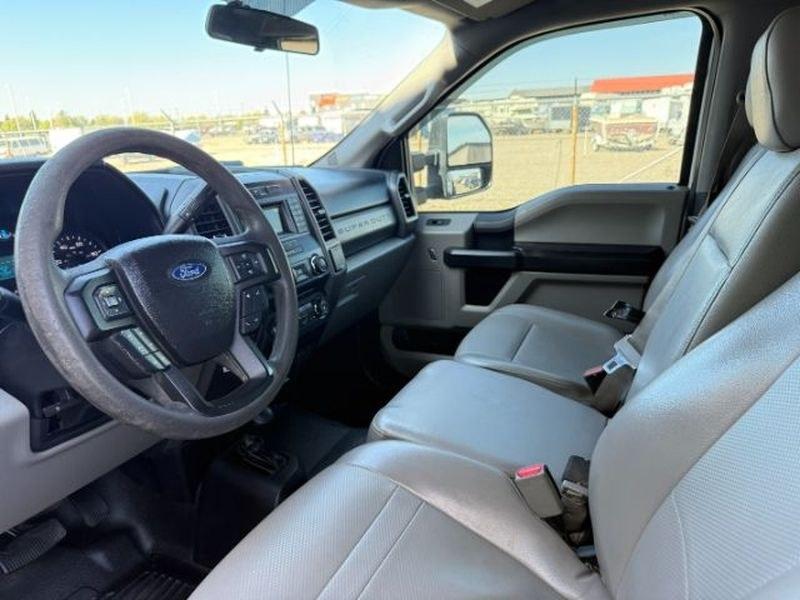 2017 Oxford White /Medium Earth Gray Ford F-350 XL (1FD8W3HT3HE) with an V8, 6.7L engine, 6-speed automatic transmission, located at 1175 N Woodruff Ave, Idaho Falls, ID, 83401, 43.506901, -111.999657 - <b>Vehicle Details</b><br>Looking for a powerful heavy-duty truck in Idaho Falls, ID? This 2017 Ford F-350 Super Duty XL Crew Cab Long Bed DRW 4WD is built to handle demanding jobs, weekend towing, and everyday driving with confidence. Equipped with a robust 6.7L V8 Power Stroke Diesel engine, 4WD,- Photo#11
