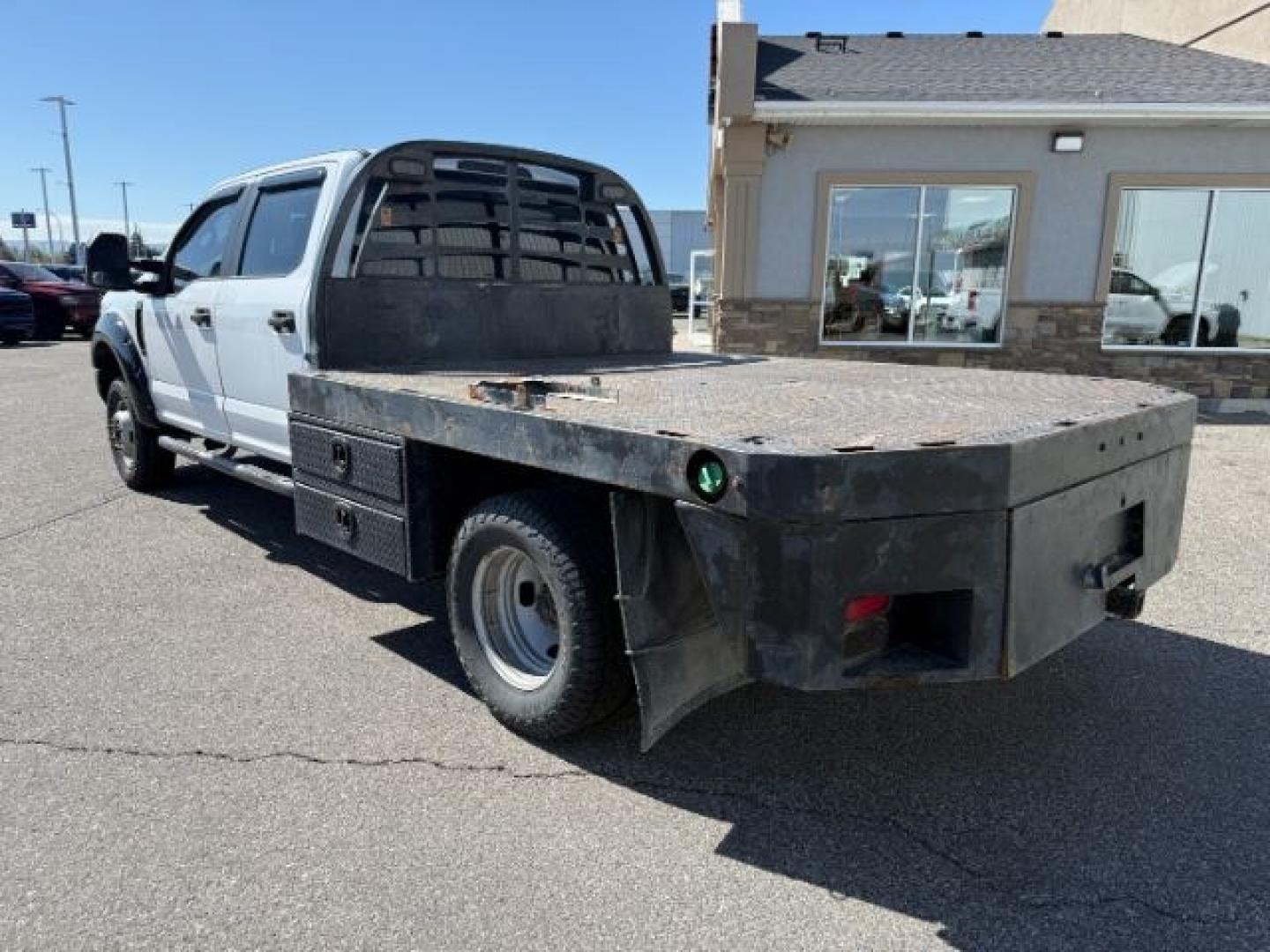 2017 WHITE /VINYL Ford F-350 SD (1FD8W3HT3HE) with an 67L engine, Automatic transmission, located at 1175 N Woodruff Ave, Idaho Falls, ID, 83401, 43.506901, -111.999657 - At Timberline Auto, finding a great deal on your next vehicle is always easy! Our experienced sales staff's goal is to help find you the right vehicle at the right price! Our knowledgeable finance department has options for almost any credit score. We offer extended service contract options to prote - Photo#25
