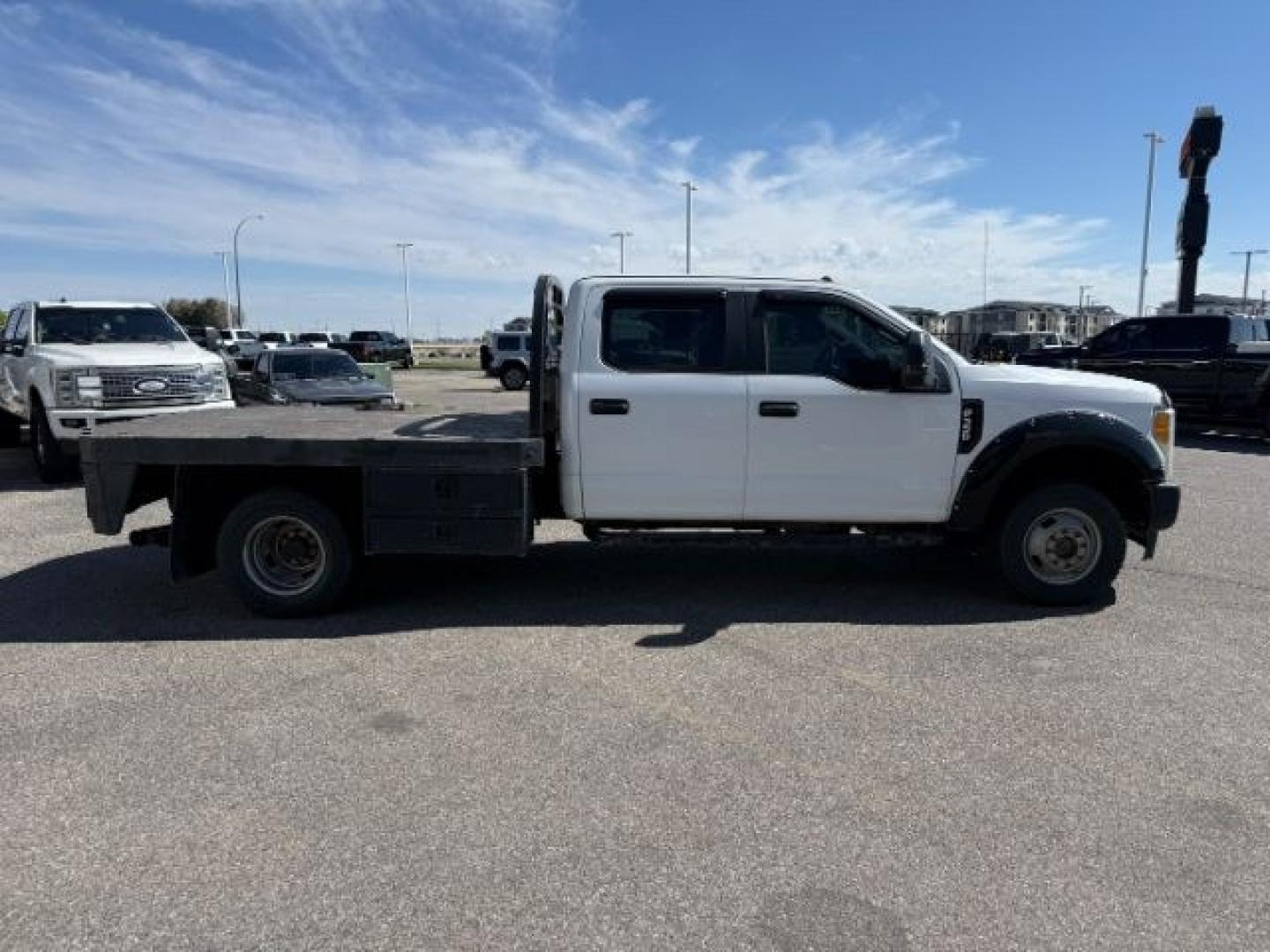 2017 WHITE /VINYL Ford F-350 SD (1FD8W3HT3HE) with an 67L engine, Automatic transmission, located at 1175 N Woodruff Ave, Idaho Falls, ID, 83401, 43.506901, -111.999657 - At Timberline Auto, finding a great deal on your next vehicle is always easy! Our experienced sales staff's goal is to help find you the right vehicle at the right price! Our knowledgeable finance department has options for almost any credit score. We offer extended service contract options to prote - Photo#28