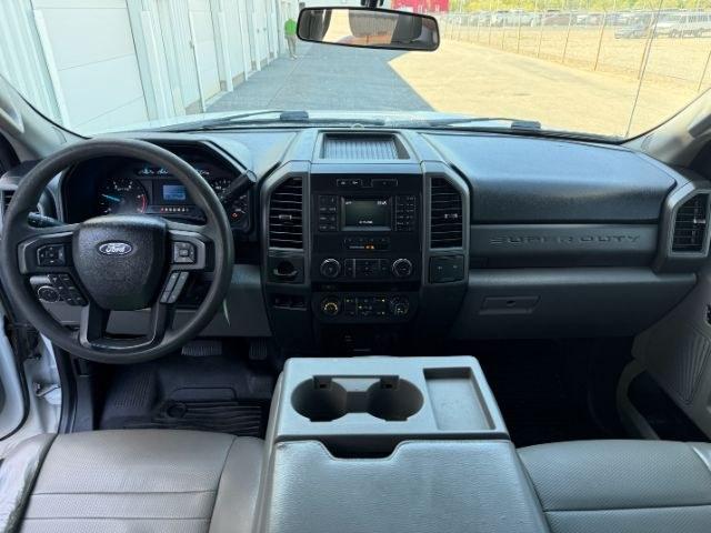 2017 WHITE /VINYL Ford F-350 SD (1FD8W3HT3HE) with an 67L engine, Automatic transmission, located at 1175 N Woodruff Ave, Idaho Falls, ID, 83401, 43.506901, -111.999657 - At Timberline Auto, finding a great deal on your next vehicle is always easy! Our experienced sales staff's goal is to help find you the right vehicle at the right price! Our knowledgeable finance department has options for almost any credit score. We offer extended service contract options to prote - Photo#43