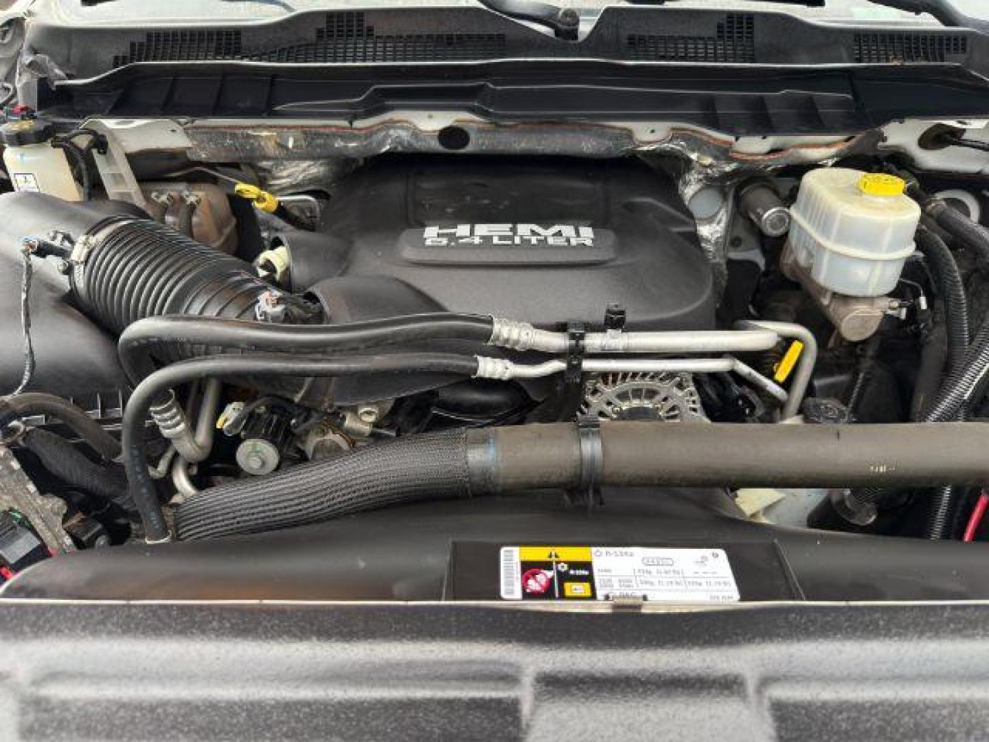 2015 Bright White Clearcoat /Diesel Gray/Black Ram 2500 SLT (3C6UR5DJ5FG) with an HEMI 6.4L V-8 VVT variable valve control engine, AUTOMATIC transmission, located at 1235 N Woodruff Ave., Idaho Falls, 83401, (208) 523-1053, 43.507172, -112.000488 - At Timberline Auto, finding a great deal on your next vehicle is always easy! Our experienced sales staff's goal is to help find you the right vehicle at the right price! Our knowledgeable finance department has options for almost any credit score. We offer extended service contract options to prote - Photo#45