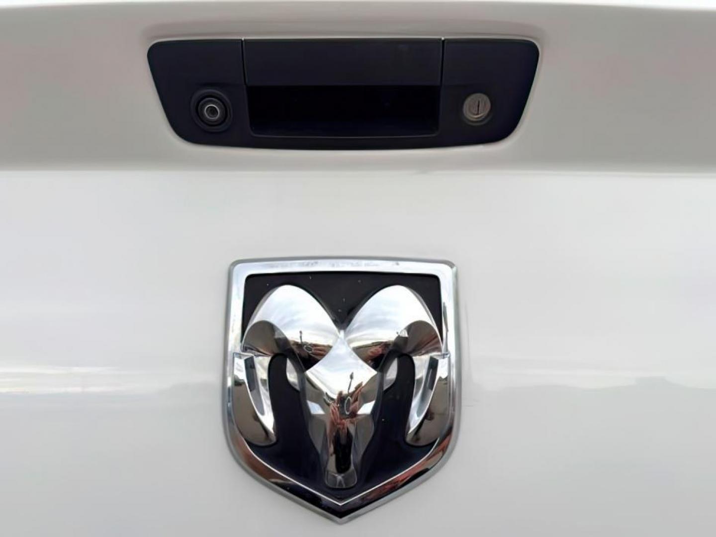 2015 Bright White Clearcoat /Diesel Gray/Black Ram 2500 SLT (3C6UR5DJ5FG) with an HEMI 6.4L V-8 VVT variable valve control engine, AUTOMATIC transmission, located at 1235 N Woodruff Ave., Idaho Falls, 83401, (208) 523-1053, 43.507172, -112.000488 - At Timberline Auto, finding a great deal on your next vehicle is always easy! Our experienced sales staff's goal is to help find you the right vehicle at the right price! Our knowledgeable finance department has options for almost any credit score. We offer extended service contract options to prote - Photo#4