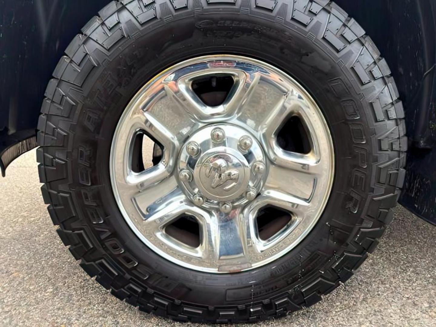 2015 Bright White Clearcoat /Diesel Gray/Black Ram 2500 SLT (3C6UR5DJ5FG) with an HEMI 6.4L V-8 VVT variable valve control engine, AUTOMATIC transmission, located at 1235 N Woodruff Ave., Idaho Falls, 83401, (208) 523-1053, 43.507172, -112.000488 - At Timberline Auto, finding a great deal on your next vehicle is always easy! Our experienced sales staff's goal is to help find you the right vehicle at the right price! Our knowledgeable finance department has options for almost any credit score. We offer extended service contract options to prote - Photo#10