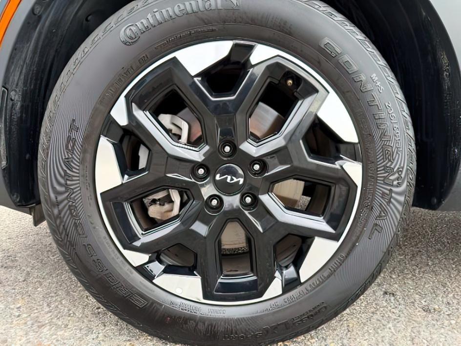 2024 GRAY /Black Kia Sorento S (5XYRLDJC9RG) with an 2.5L I-4 port/direct injection engine, AUTOMATIC transmission, located at 1235 N Woodruff Ave., Idaho Falls, 83401, (208) 523-1053, 43.507172, -112.000488 - 2024 Kia Sorento AWD powered by a 2.5L 4-cylinder engine paired with an 8-speed automatic transmission. Midsize SUV offering solid everyday performance, smooth shifting, and all-weather traction for Idaho driving conditions. Features include touchscreen infotainment, Bluetooth connectivity, Apple Ca- Photo#11
